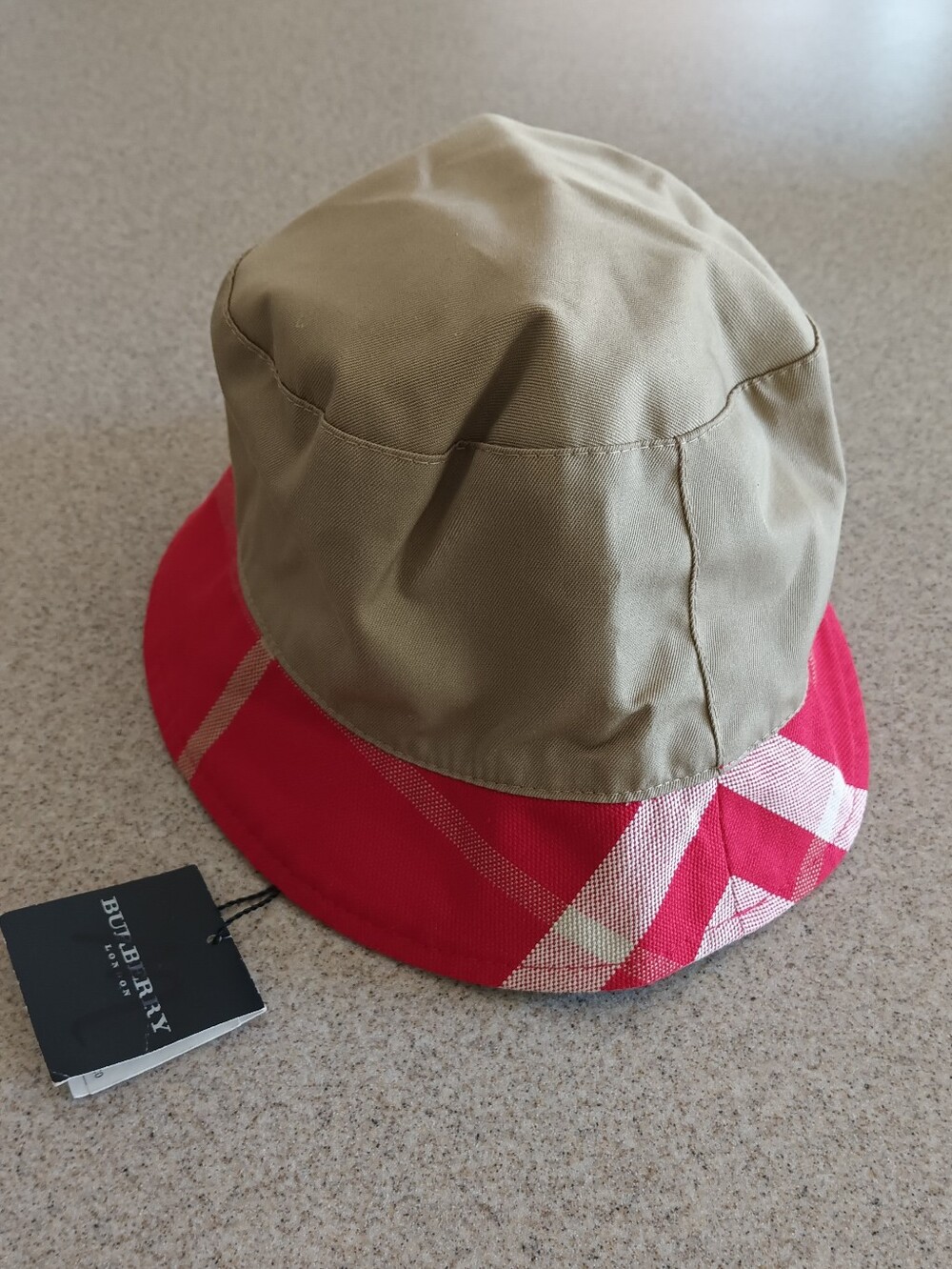 Burberry Kids Two-Tone Beige and Red Bucket Hat